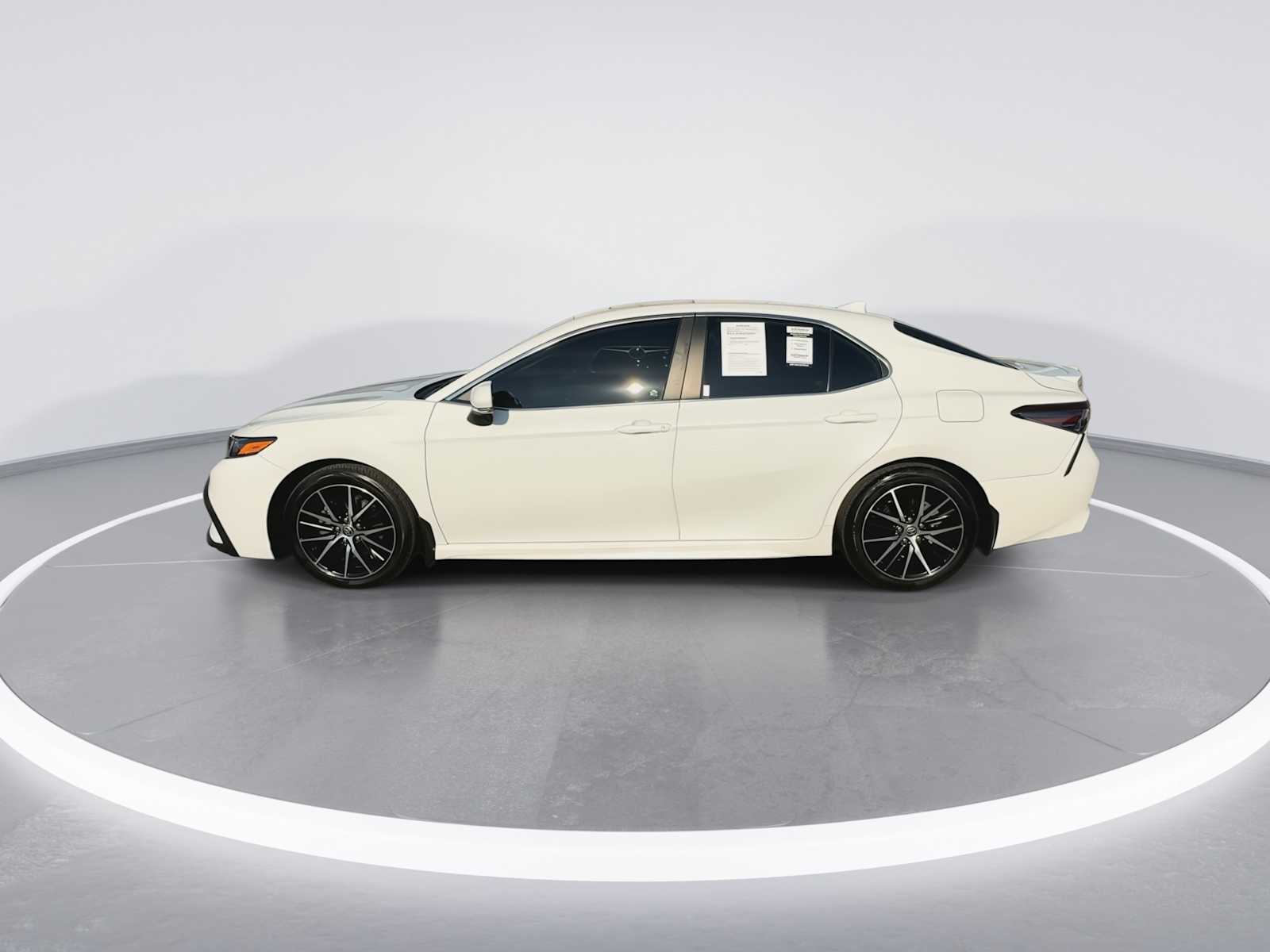 2021 Toyota Camry SE photo 5