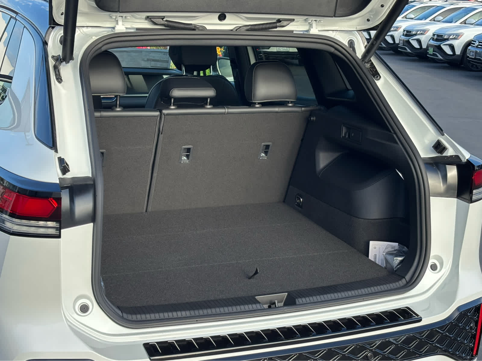 2025 Volkswagen Tiguan SE R-Line Black photo 20