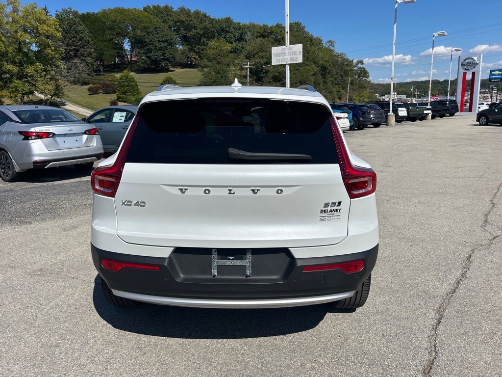 2023 Volvo XC40 Plus photo 3
