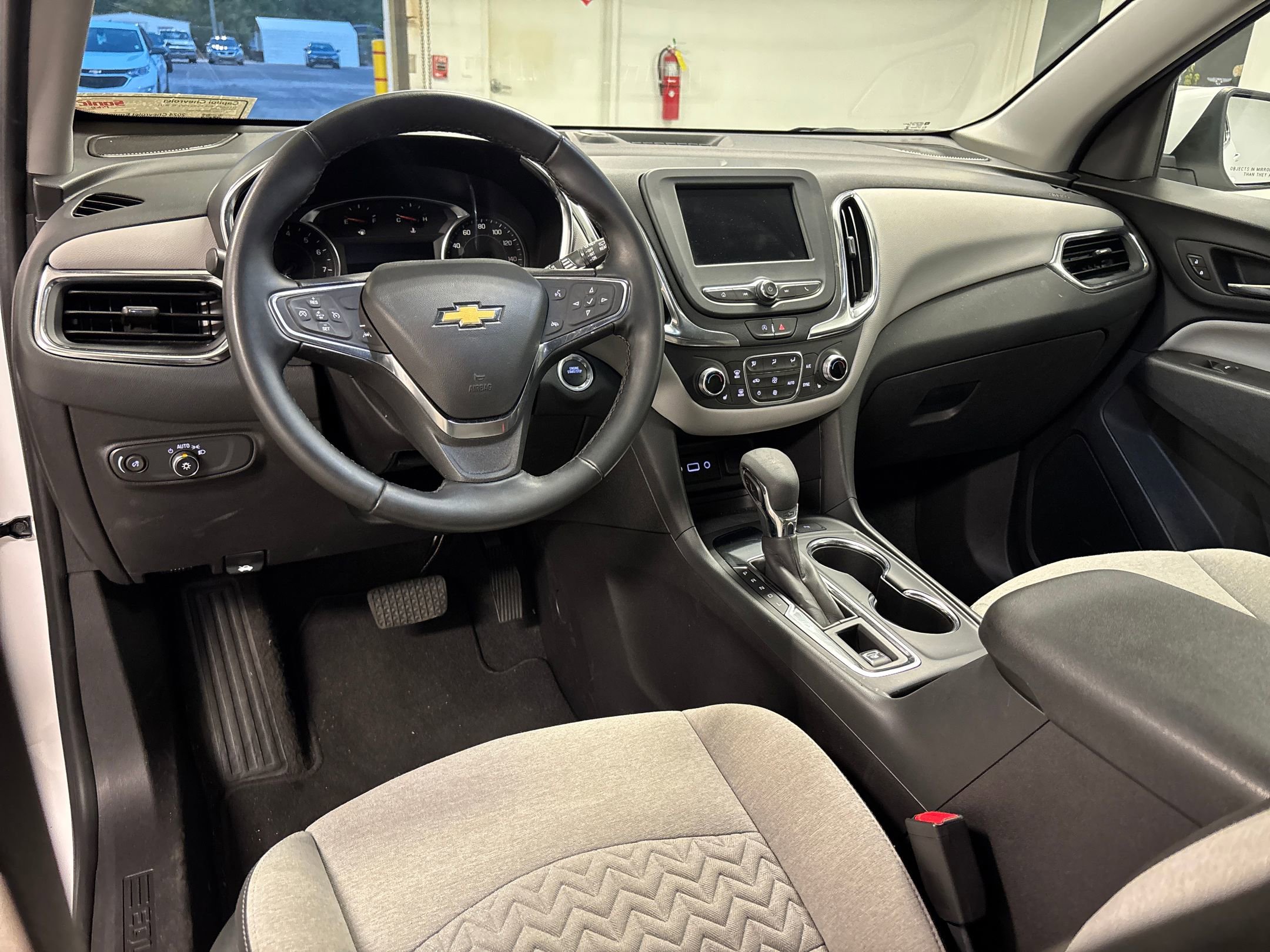 2024 Chevrolet Equinox LT photo 4