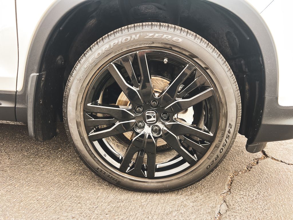 2022 Honda Pilot Black Edition photo 5