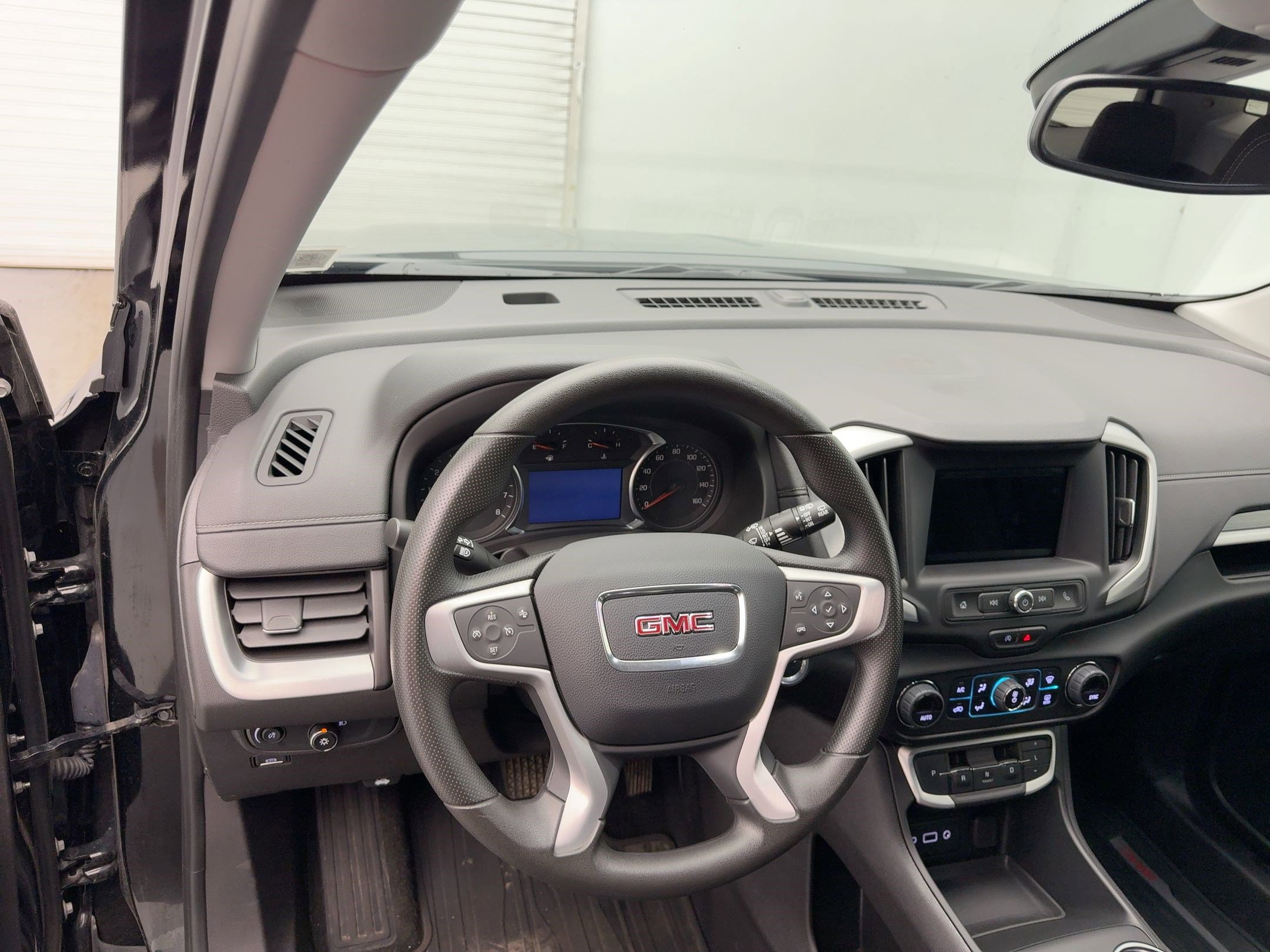2024 Gmc Terrain SLE photo 3