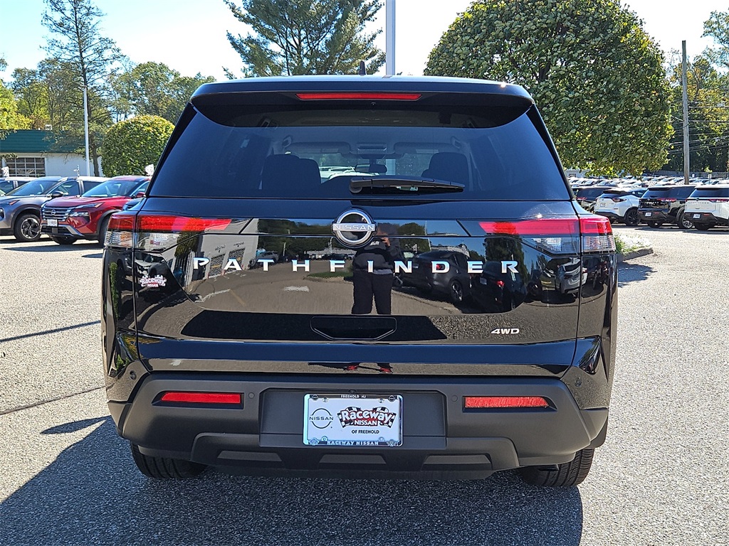2024 Nissan Pathfinder S photo 3
