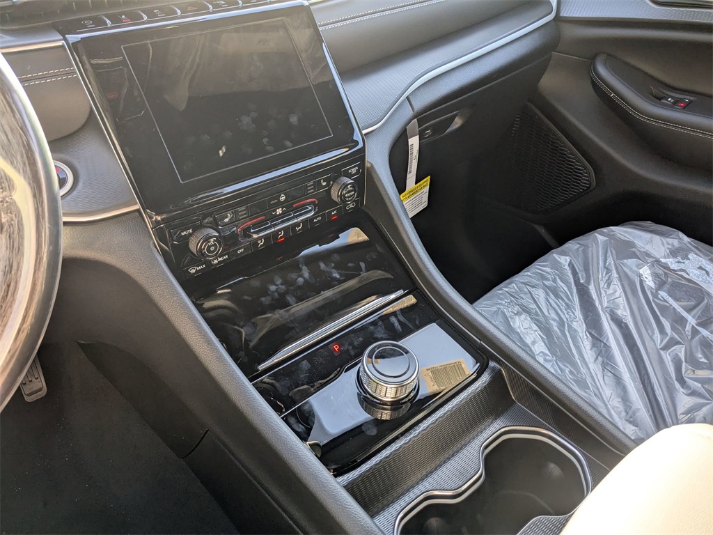 2025 Jeep Grand Cherokee Altitude X photo 10
