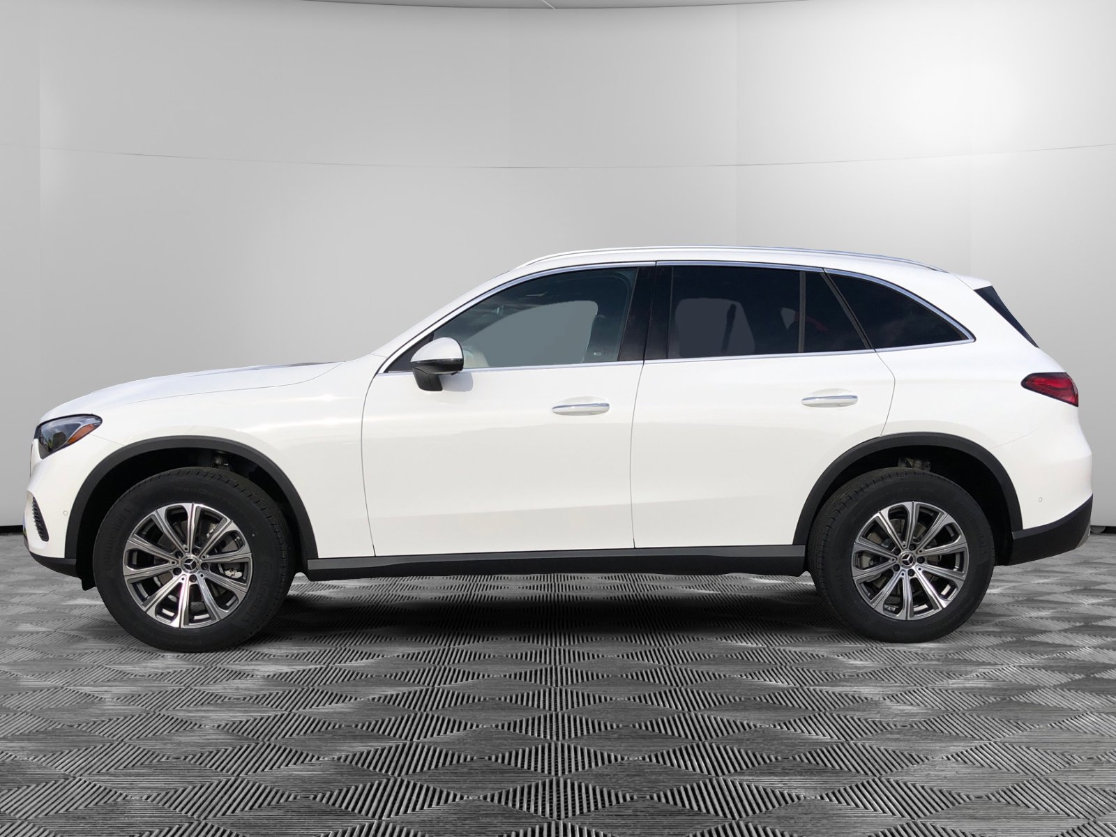 2025 Mercedes Benz GLC 300 4MATIC photo 2