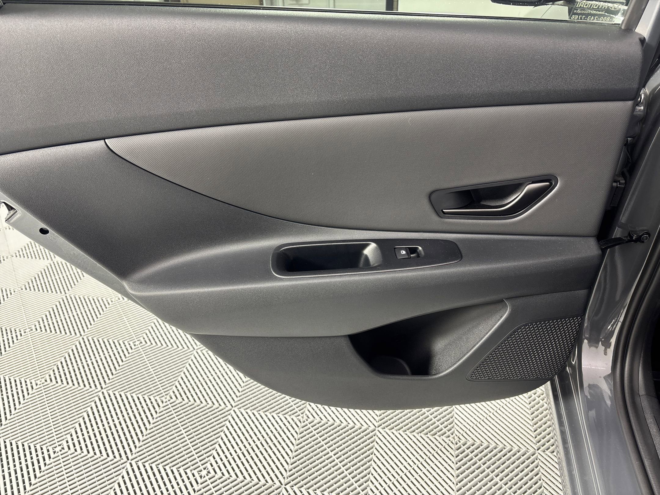 2025 Hyundai Elantra SEL Sport photo 19