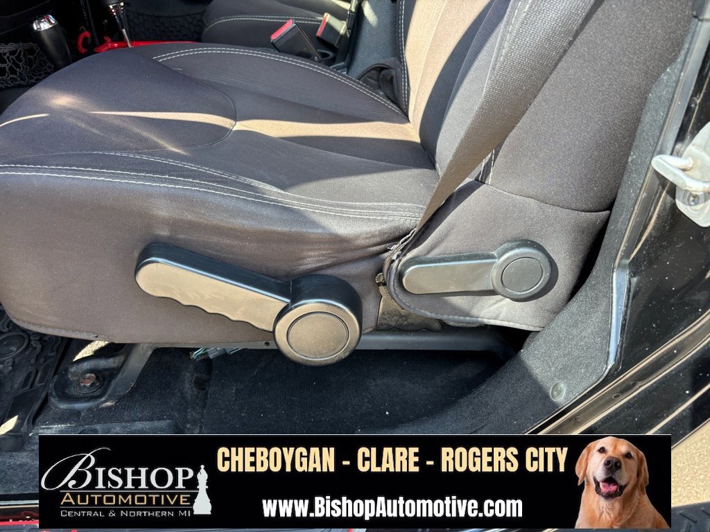 2014 Jeep Wrangler Unlimited Sahara photo 15