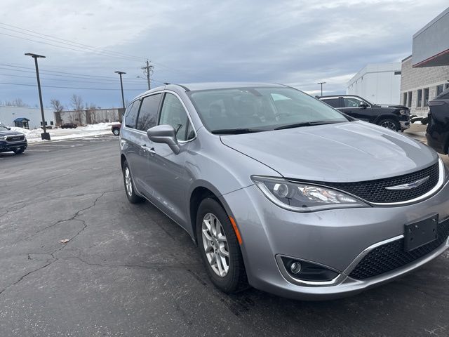 2020 Chrysler Pacifica Touring's photo