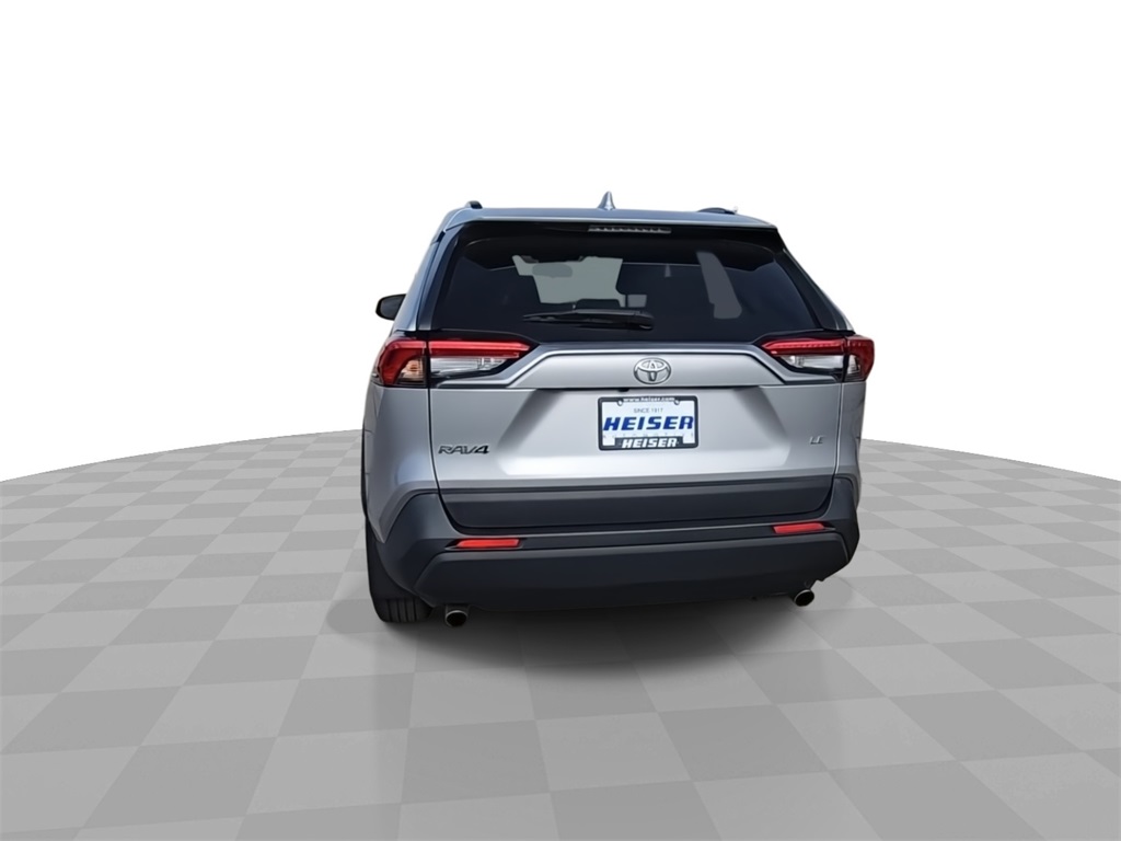 2019 Toyota RAV4 LE photo 4