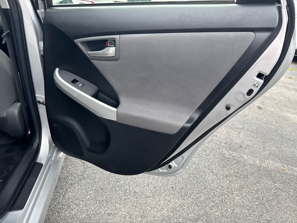 2015 Toyota Prius Four photo 16