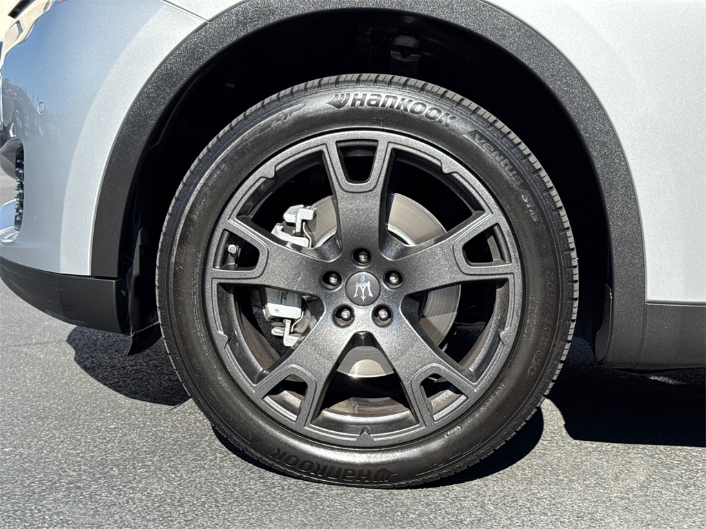 2018 Maserati Levante Base photo 5