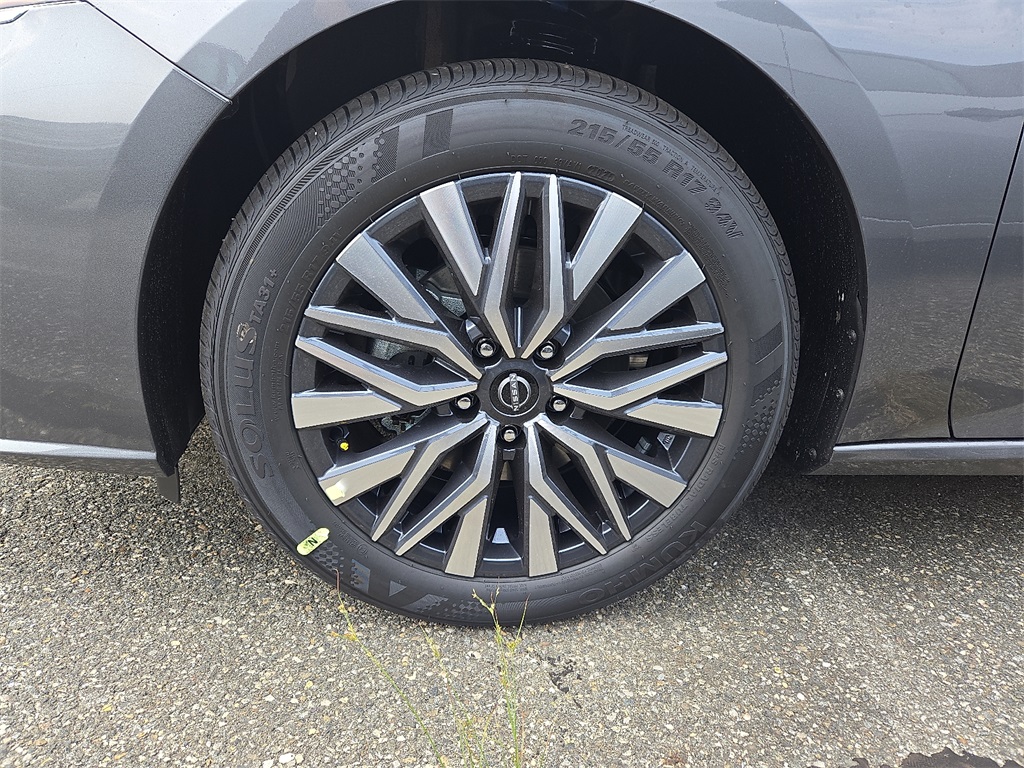 2025 Nissan Altima SV photo 4