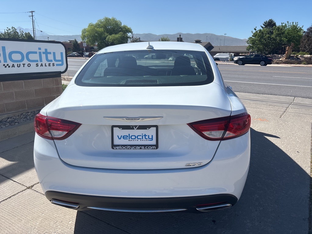 2016 Chrysler 200 Limited photo 5