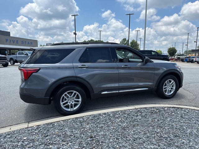 2025 Ford Explorer photo 10