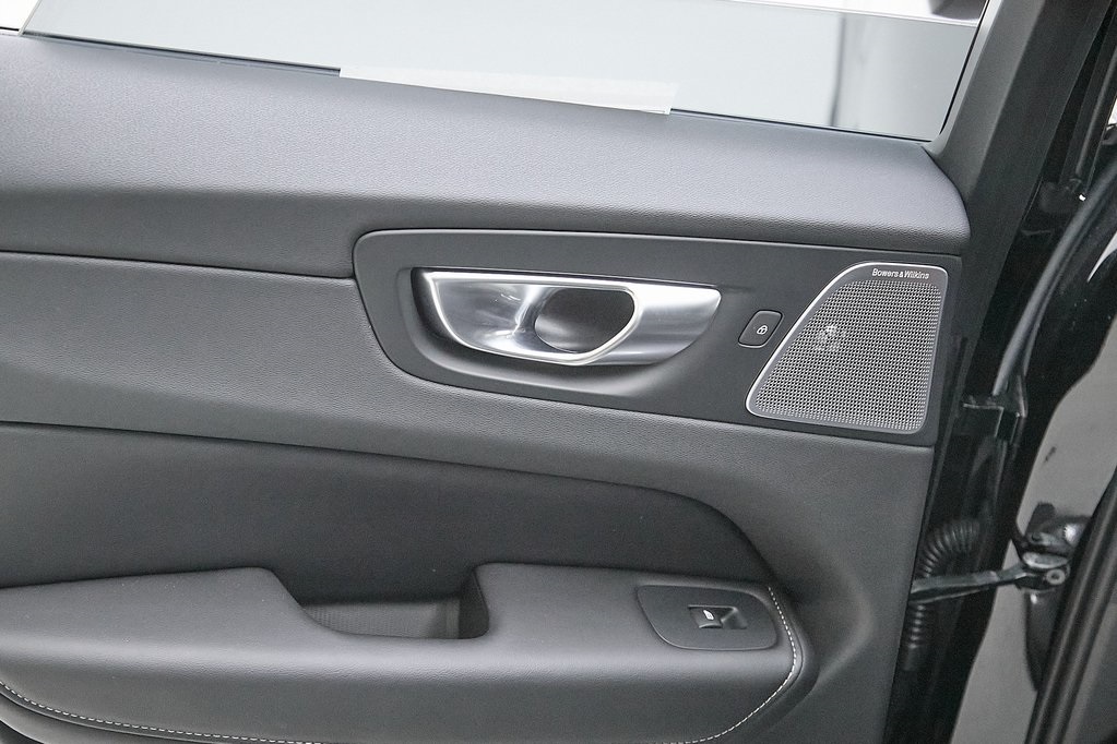 2025 VOLVO XC60 - Image 22