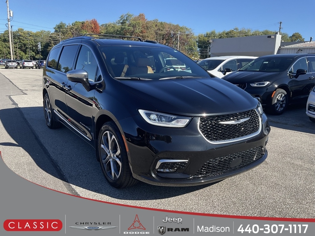 2021 Chrysler Pacifica Pinnacle's photo