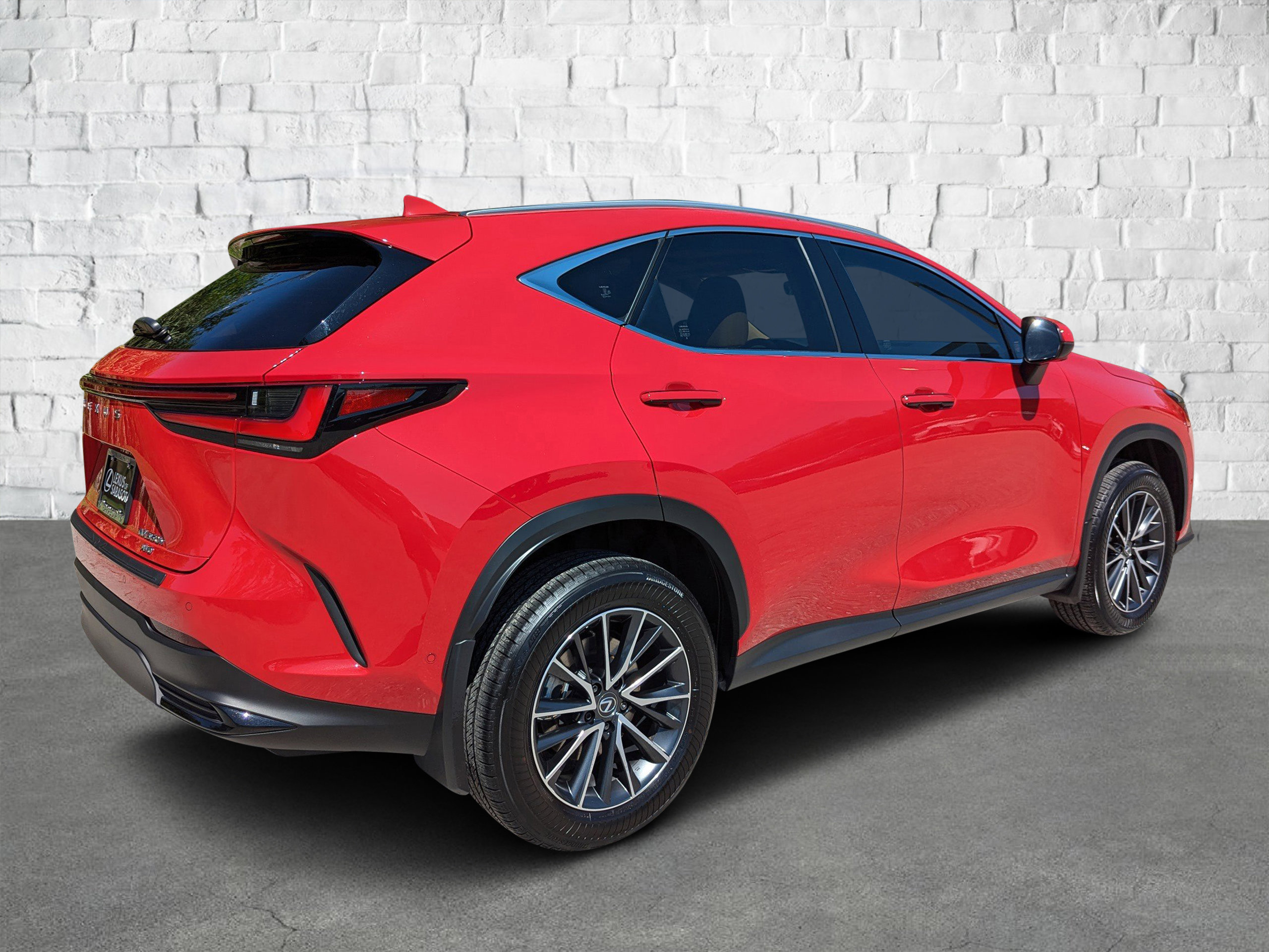 2025 Lexus NX 350h Luxury photo 4
