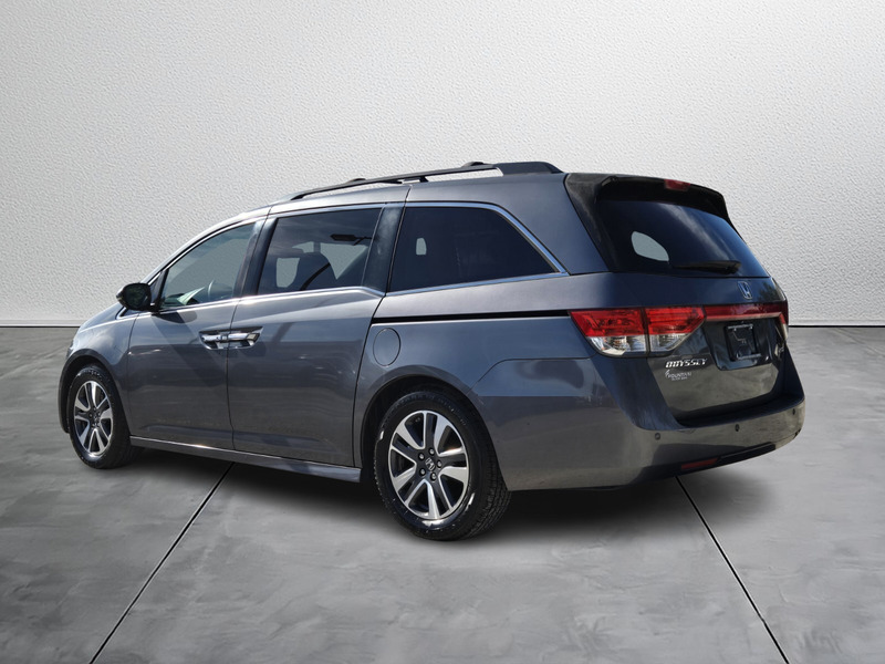 2014 Honda Odyssey Touring photo 3
