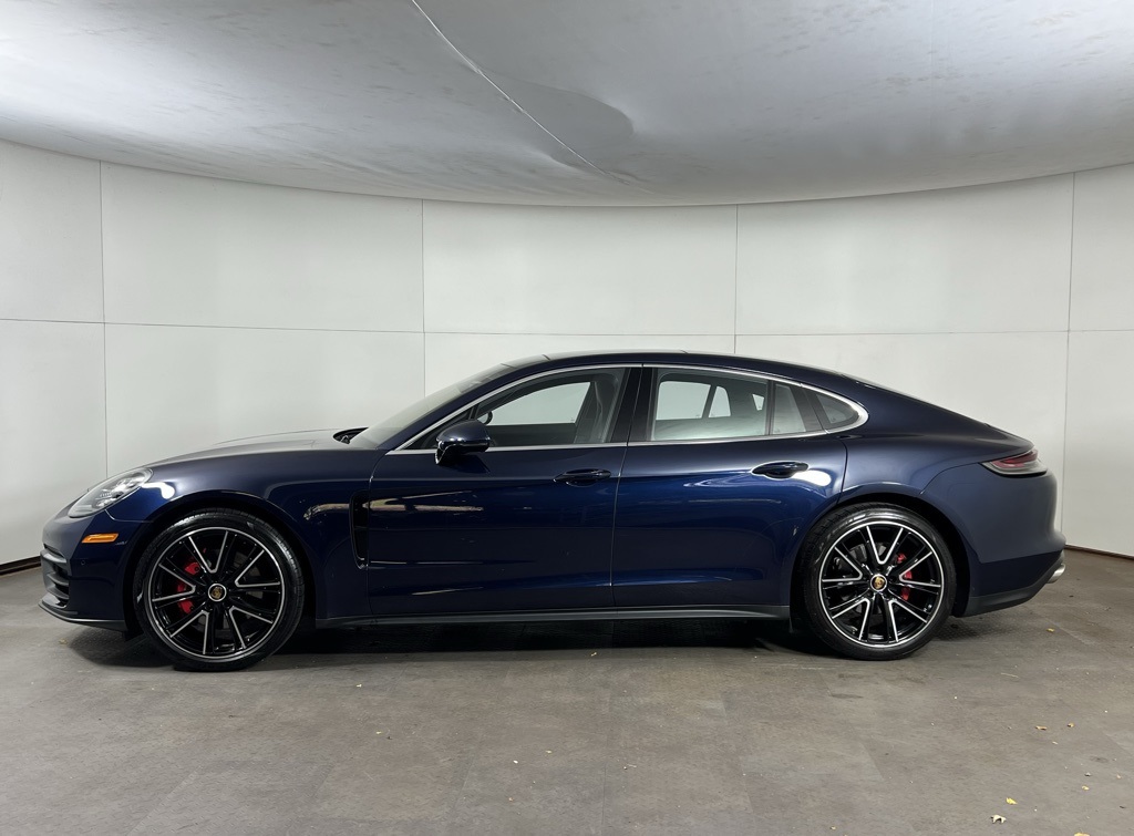 2022 Porsche Panamera 4S photo 2