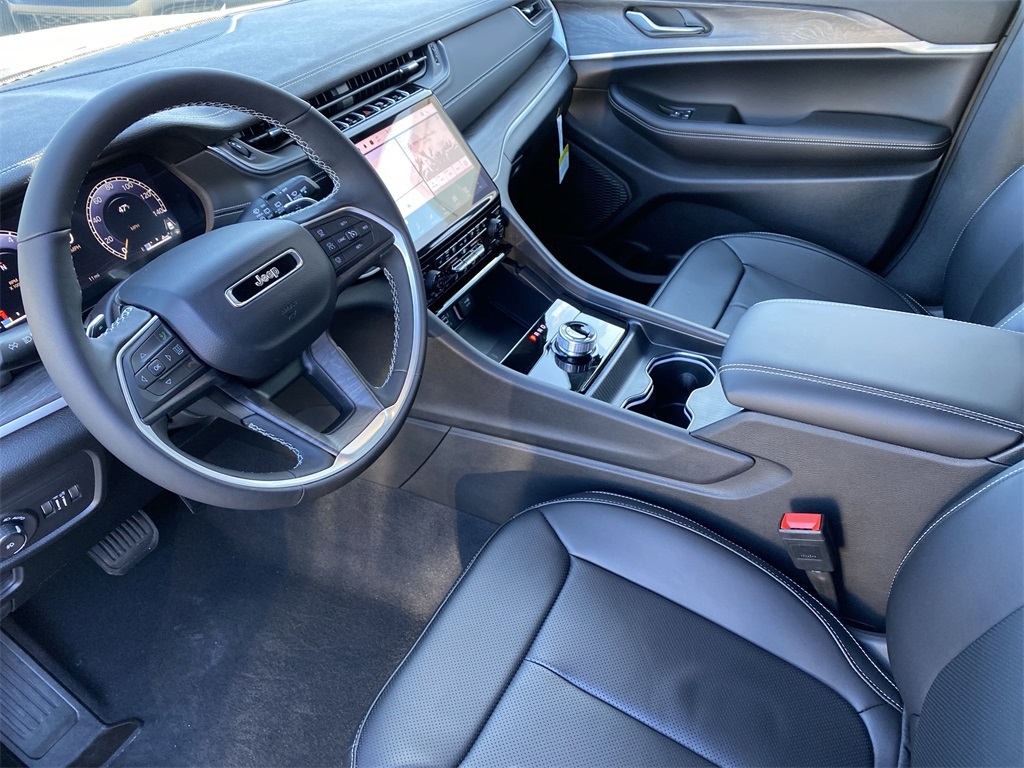2025 Jeep Grand Cherokee Limited photo 11