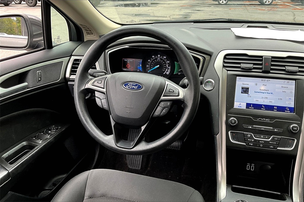 2020 Ford Fusion SE photo 17