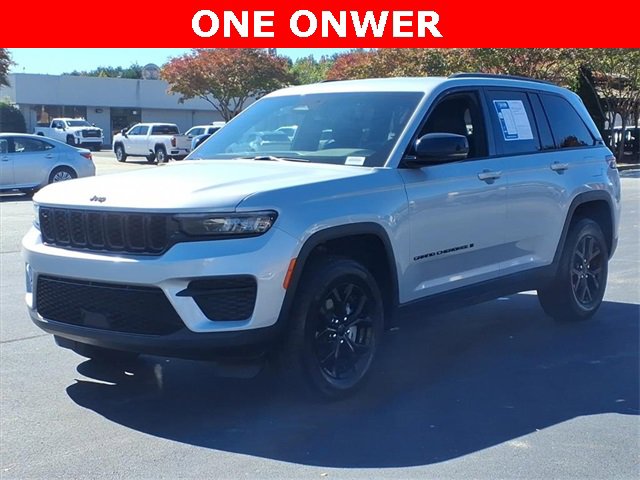 2024 Jeep Grand Cherokee Altitude photo 2