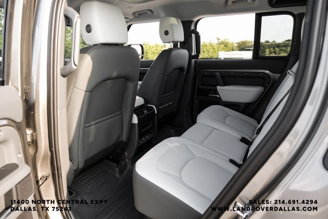 2025 Land Rover Defender 110 S photo 38