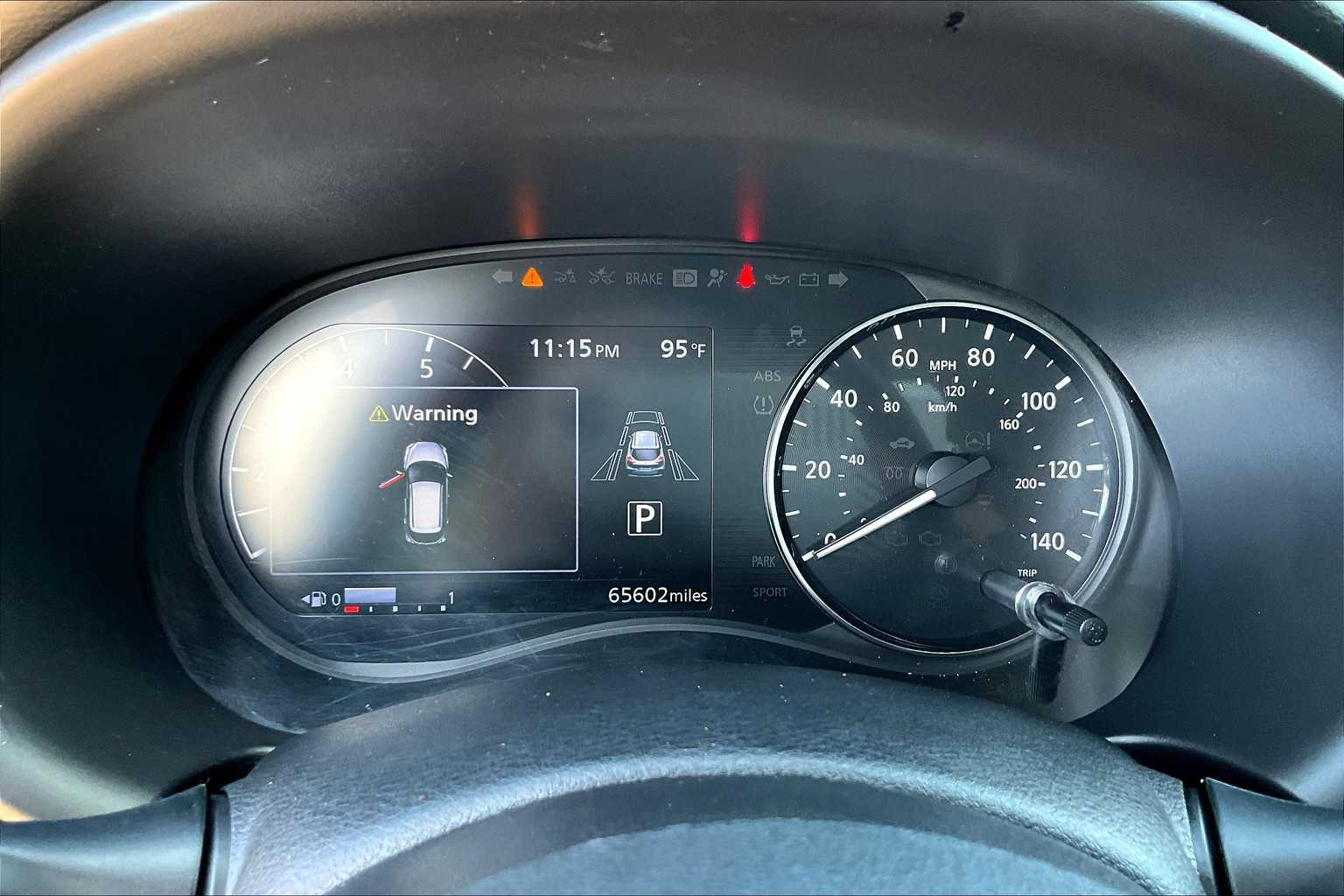 2021 Nissan Kicks SR photo 19