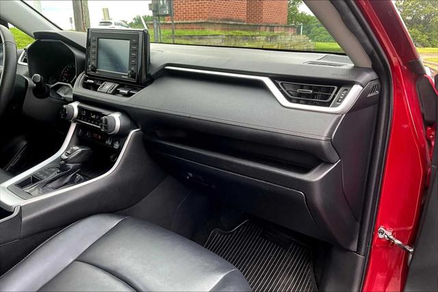 2022 Toyota RAV4 XLE Premium photo 16