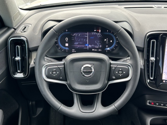 2023 Volvo XC40 Plus photo 13