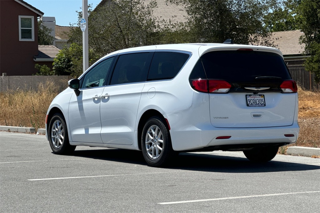 2022 Chrysler Voyager LX photo 5