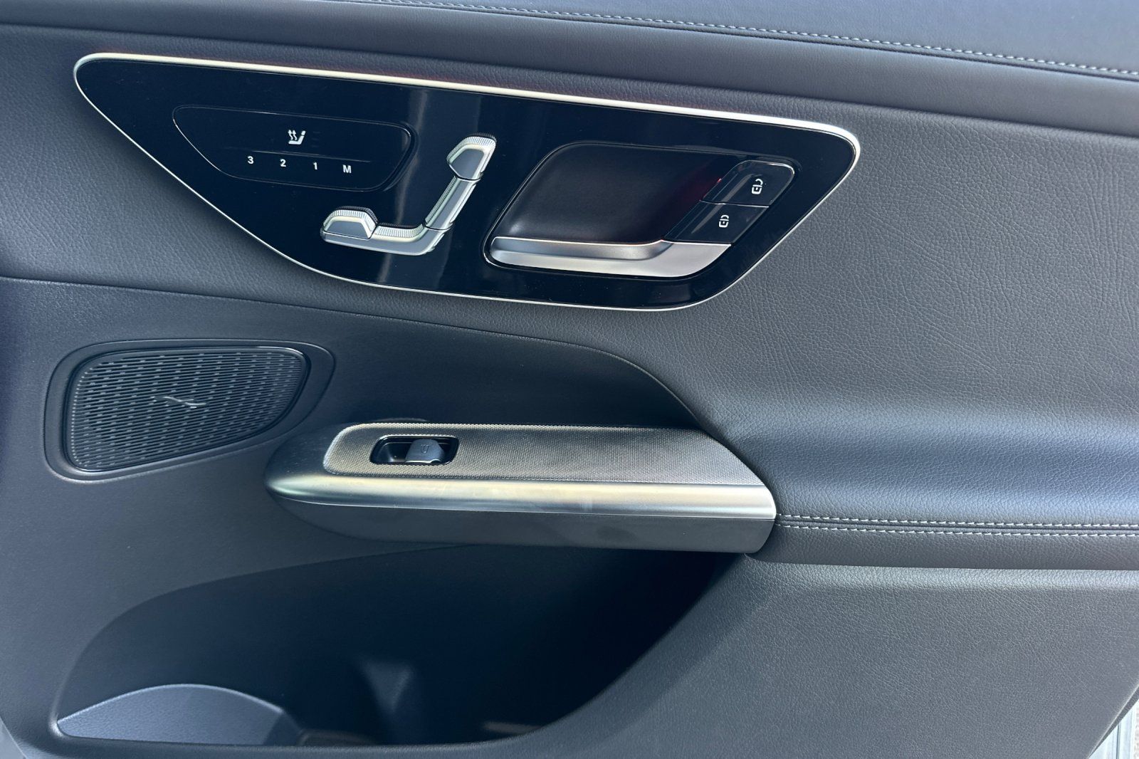 2025 Mercedes Benz GLC 350e 4MATIC photo 30