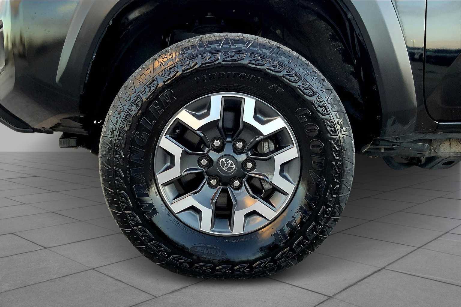 2023 Toyota Tacoma TRD photo 10
