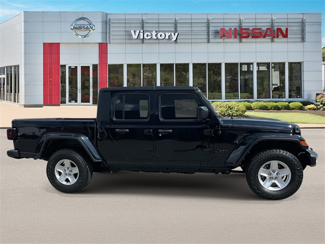 2022 Jeep Gladiator Sport photo 2