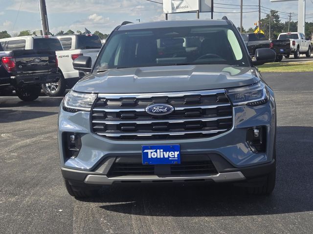 2025 Ford Explorer photo 2