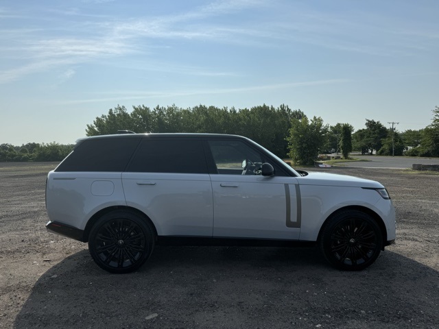 2024 Land Rover Range Rover SE photo 4