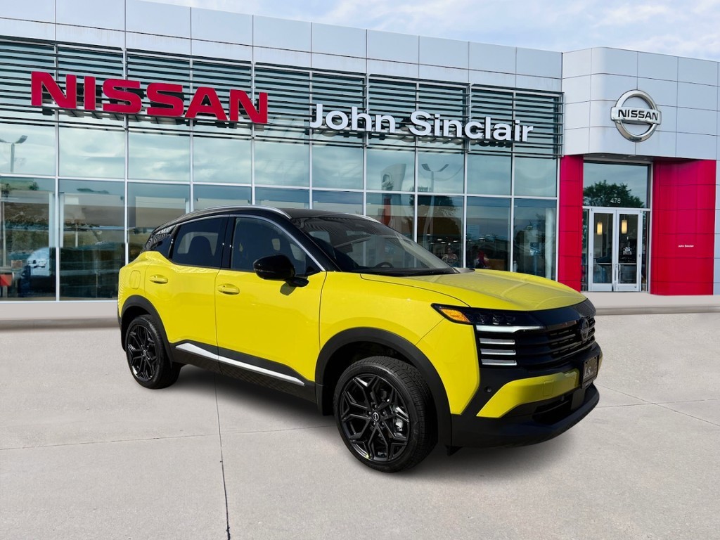 2025 Nissan Kicks SR AWD's photo