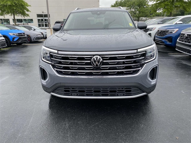 2025 Volkswagen Atlas SEL photo 2