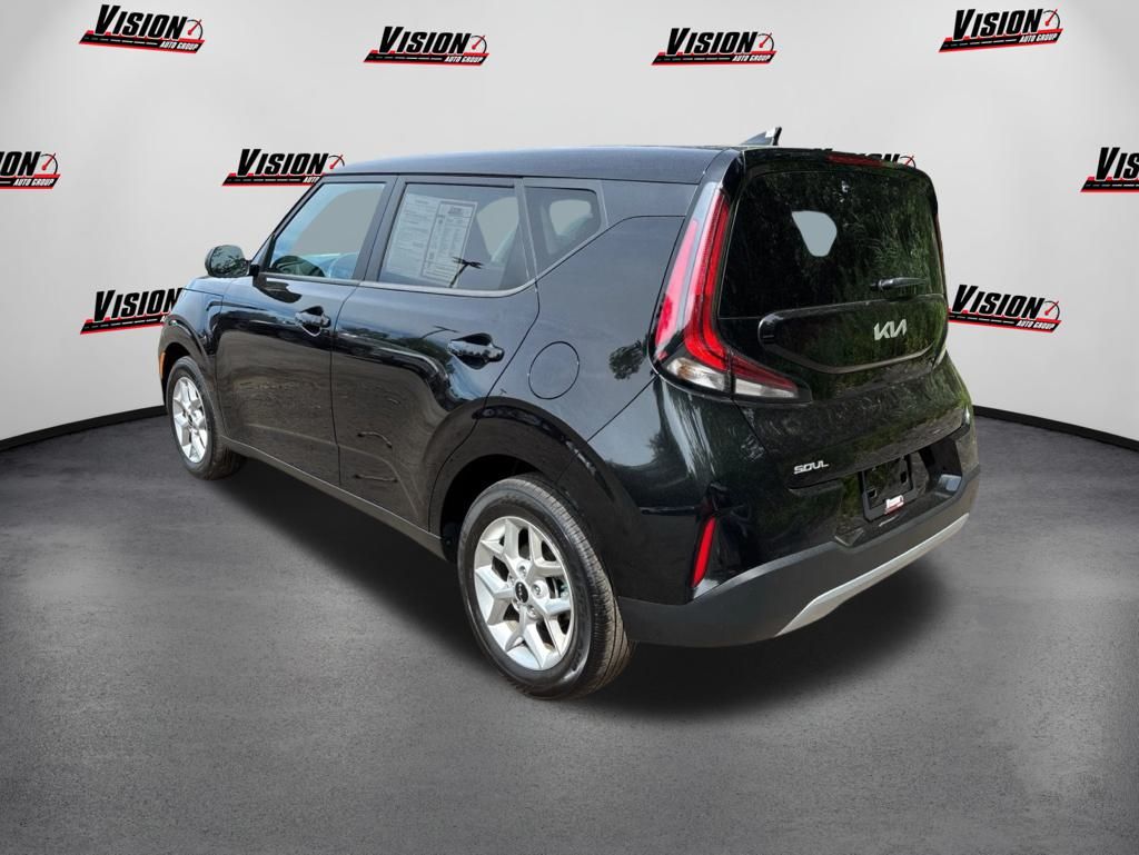 2023 Kia Soul LX photo 3