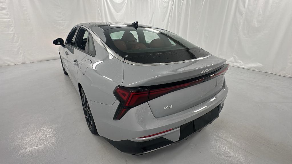 2026 Kia K5 GT-Line photo 5