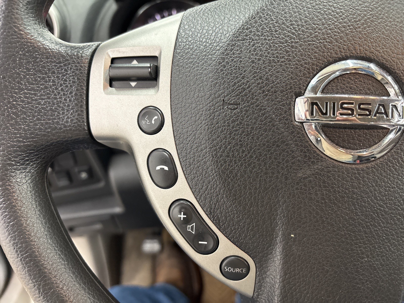 2014 Nissan Rogue Select S photo 9