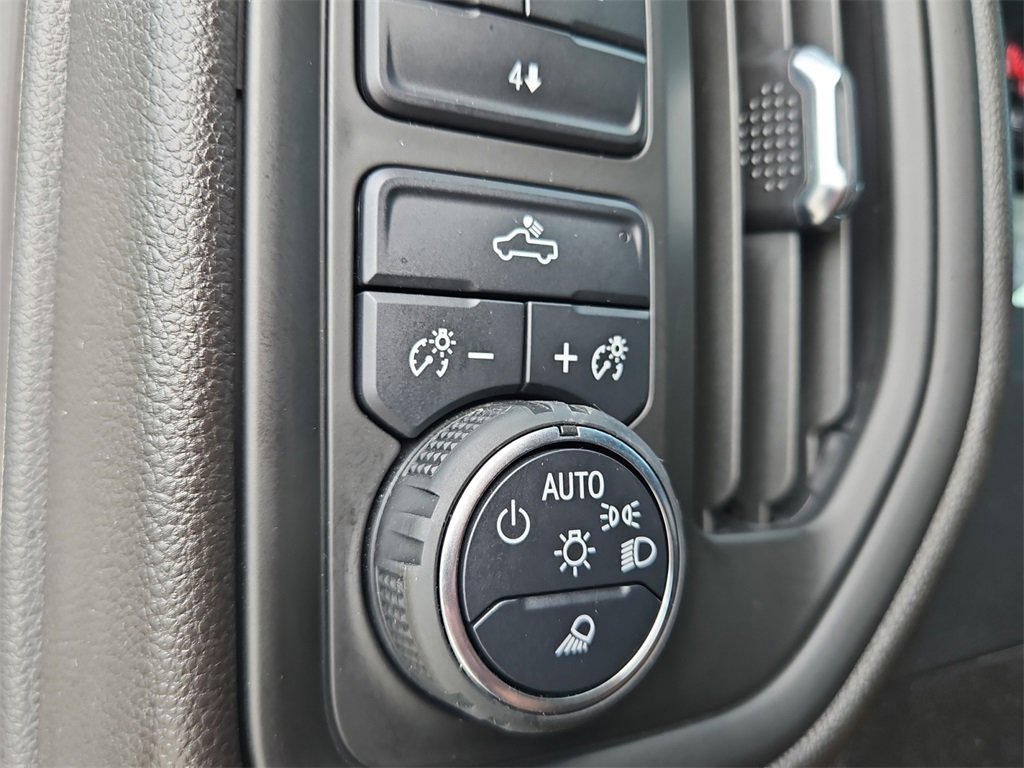 2023 Chevrolet Silverado 2500HD Custom photo 25