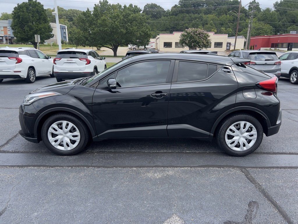 2020 Toyota C-HR LE photo 3