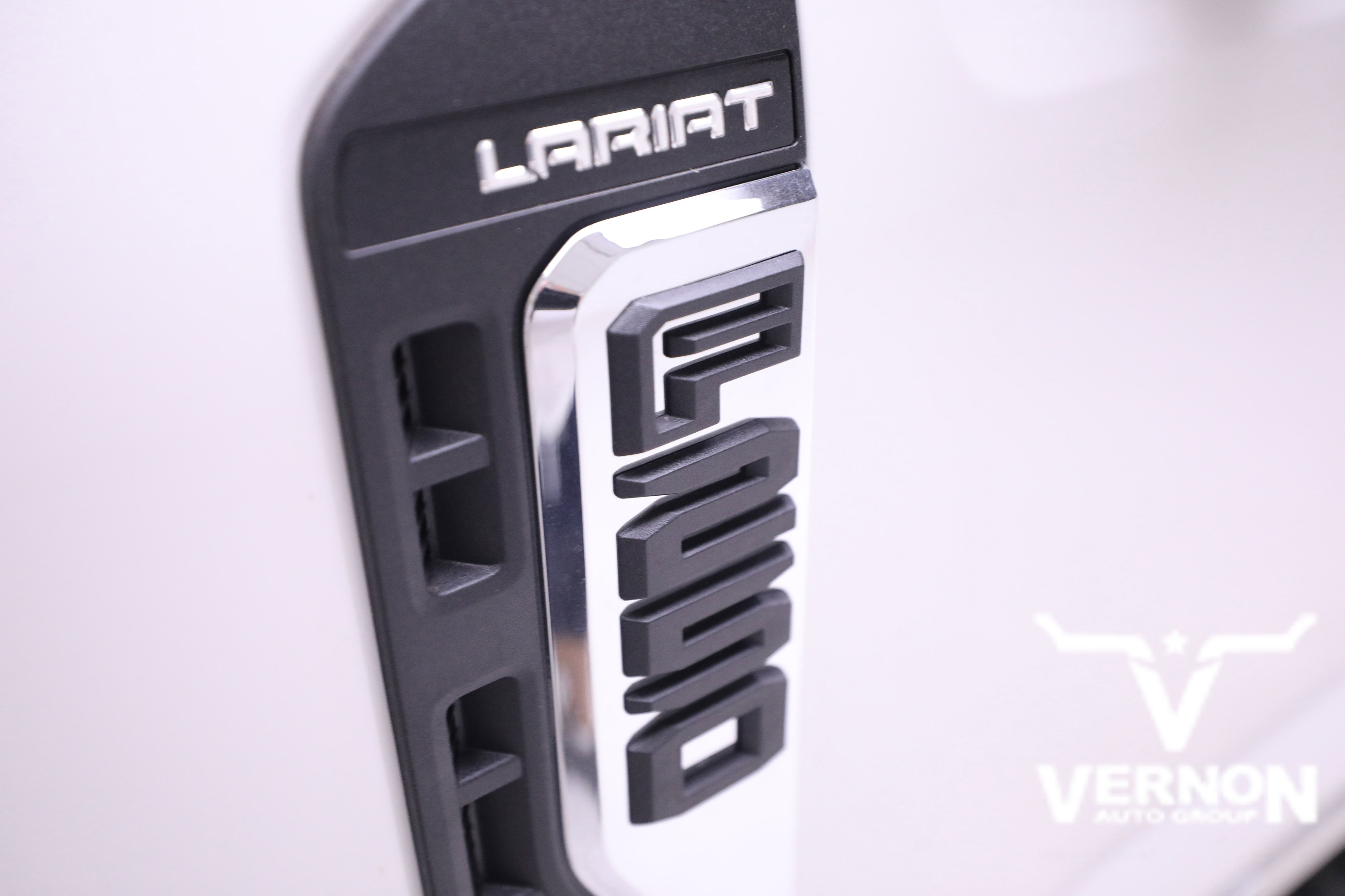 2026 Ford F-250 Lariat photo 2