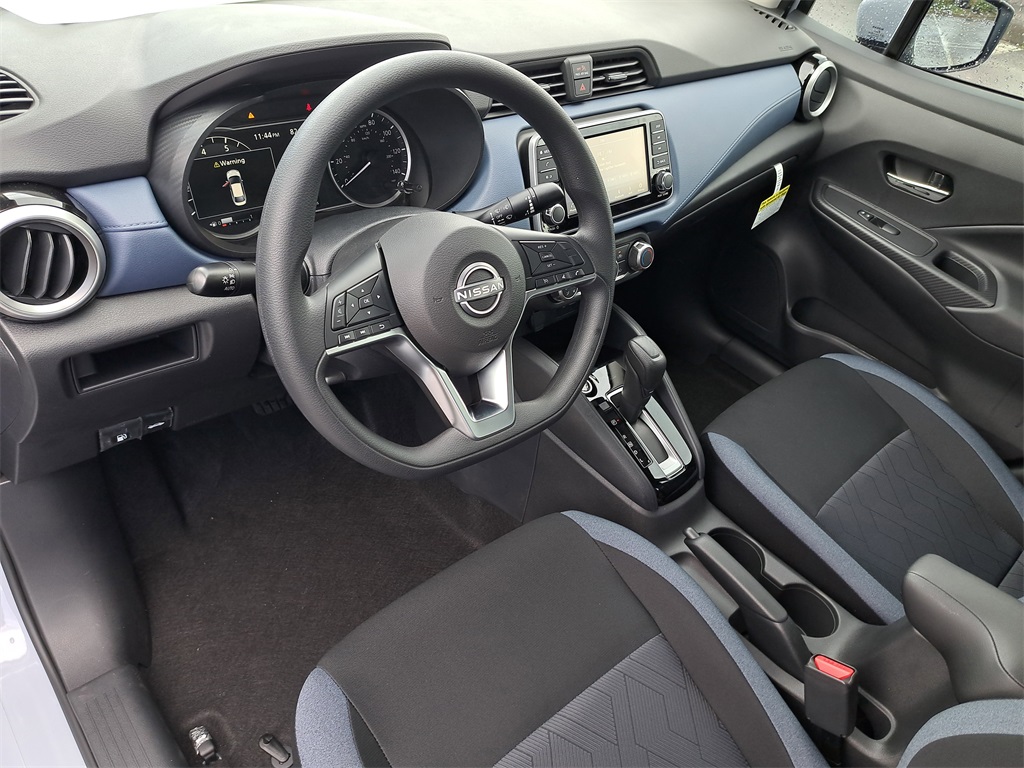 2025 Nissan Versa 1.6 SV photo 17