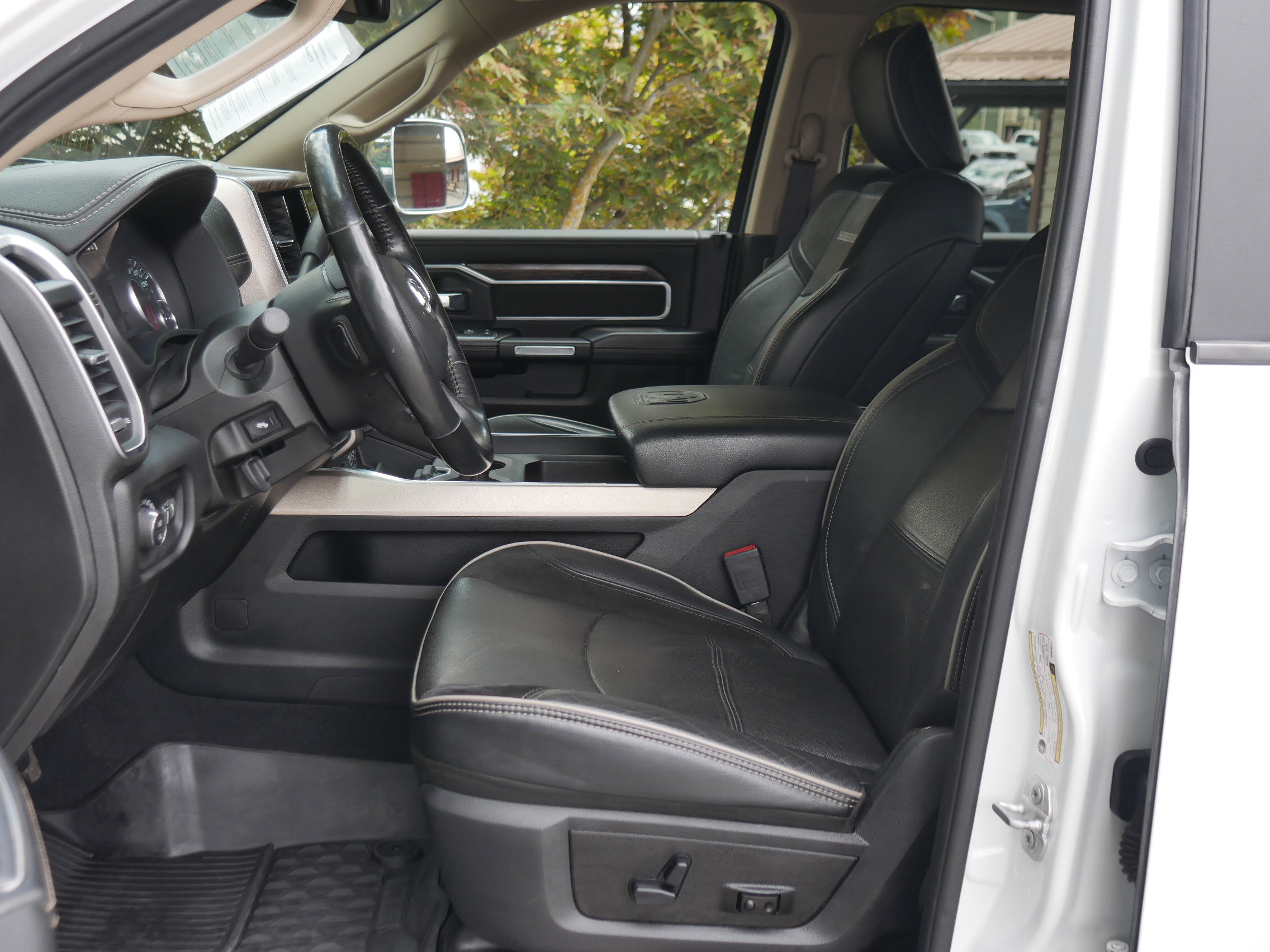 2019 Ram 2500 Laramie photo 3