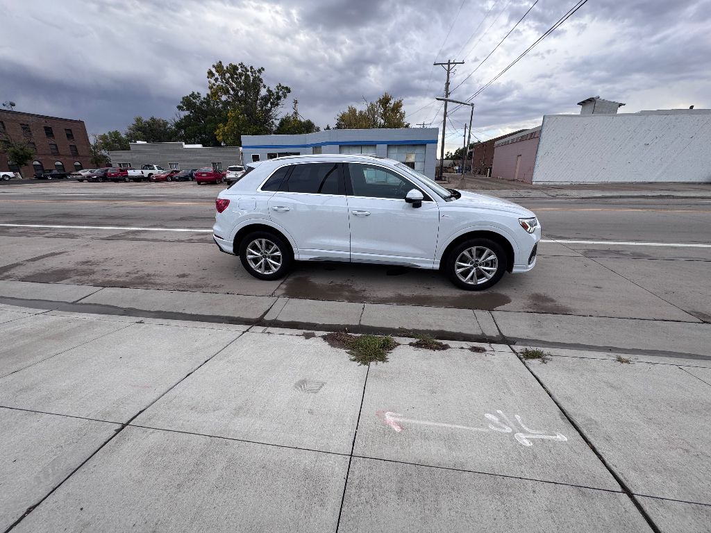 2024 Audi Q3 S line Premium photo 4