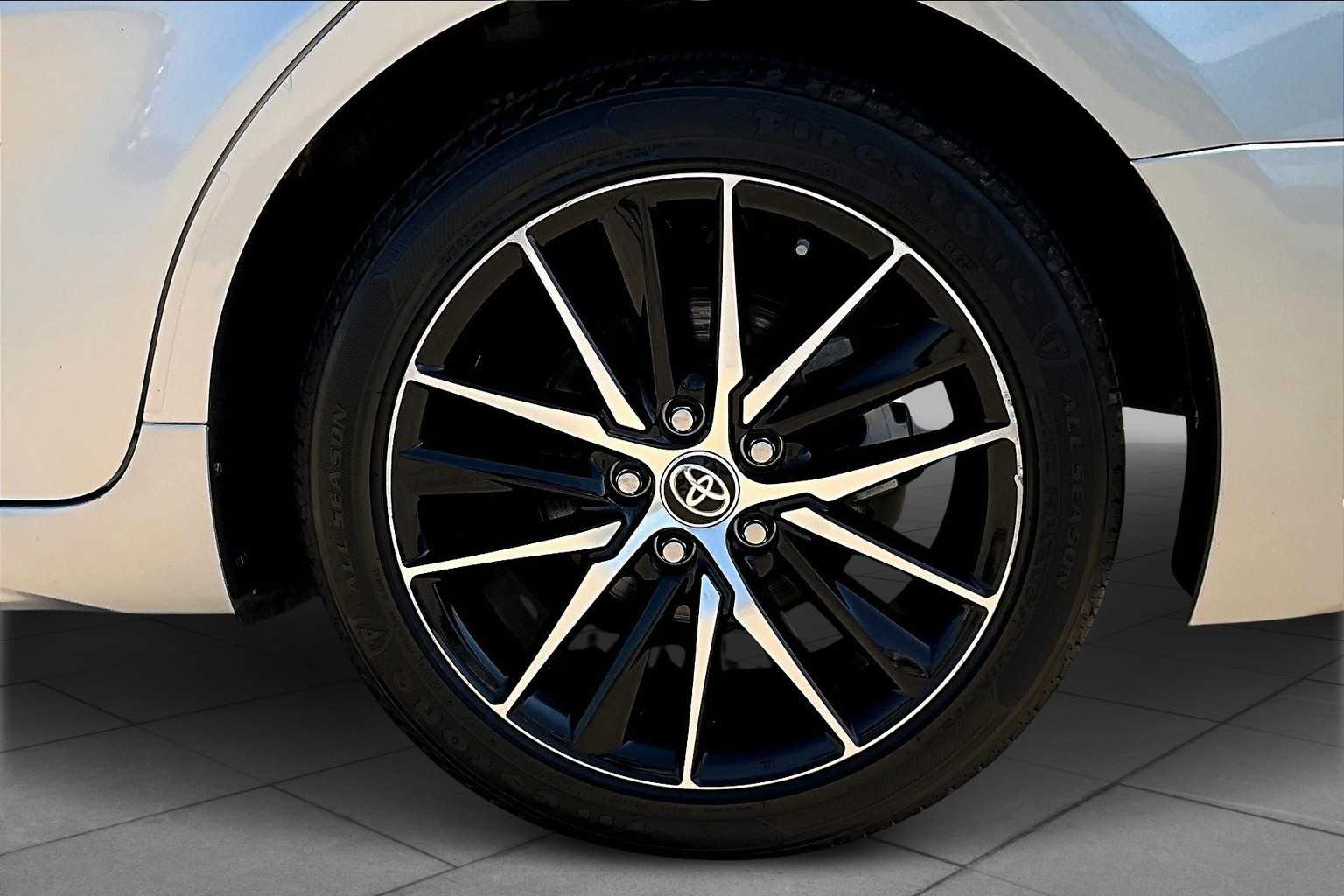 2023 Toyota Camry SE photo 9