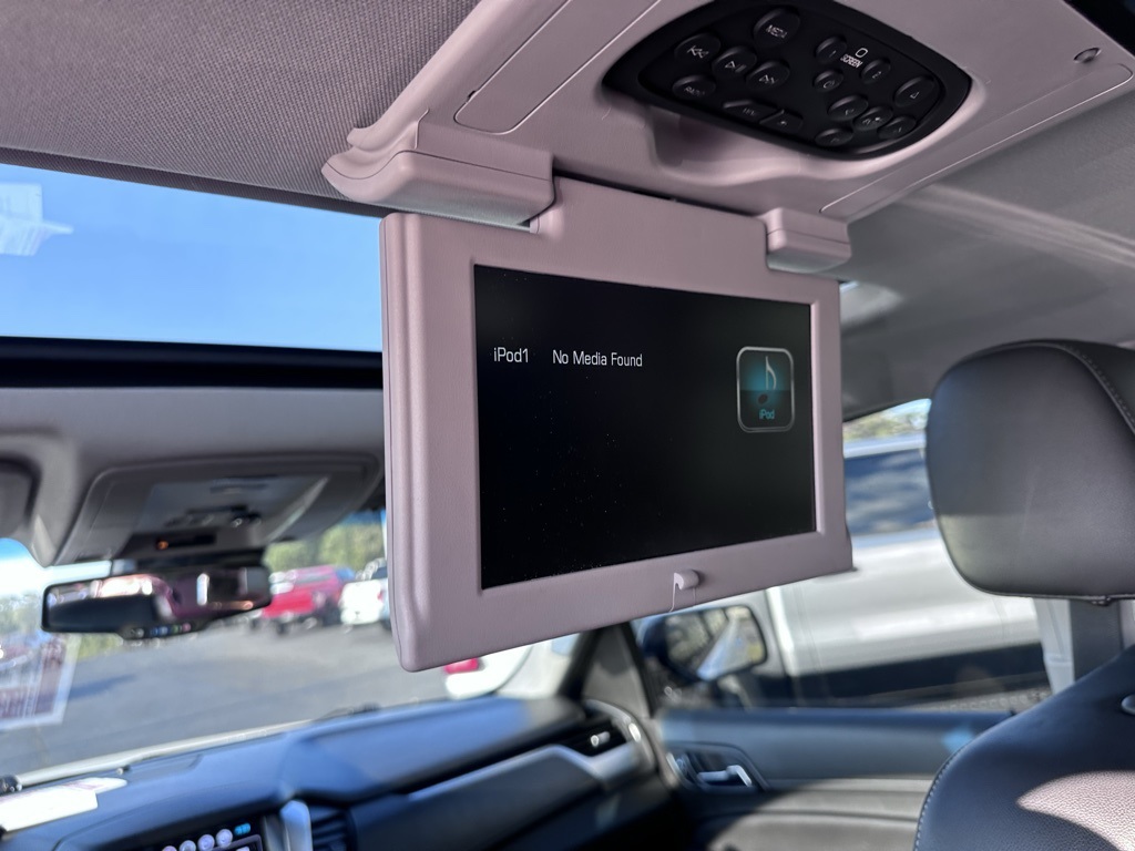 2019 Chevrolet Tahoe Premier photo 2