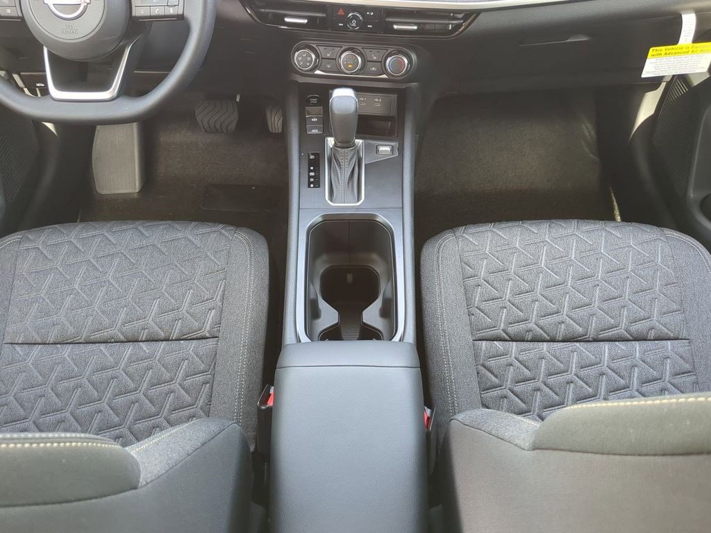 2025 Nissan Kicks SV photo 10